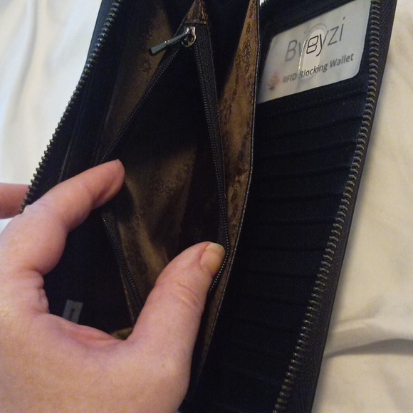 Bvbyzi RFID blocking faux leather wallet wristlet - Picture 4 of 10